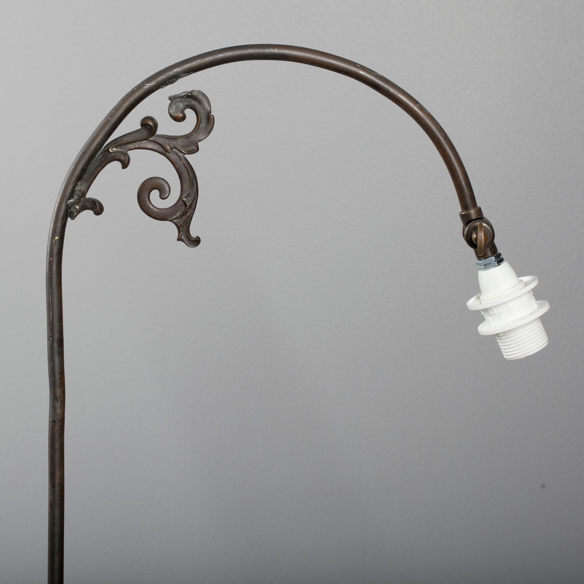 GOLVLAMPA, brons 1900-talets början.