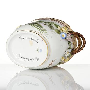 Ytterfoder/Vinkylare, porslin. 'Flora Danica', Royal Copenhagen, Danmark, 1800-tal.