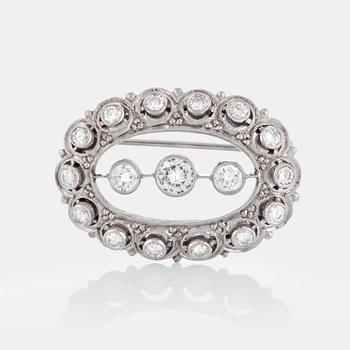 1076. Brosch med runda briljantslipade diamanter total vikt ca 1.35 ct.