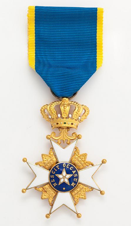 Pohjantähti-ritarikunta, Ritari 1 luokka. 18K kultaa, emalia. C.F. Carlman, Tukholma 1957.