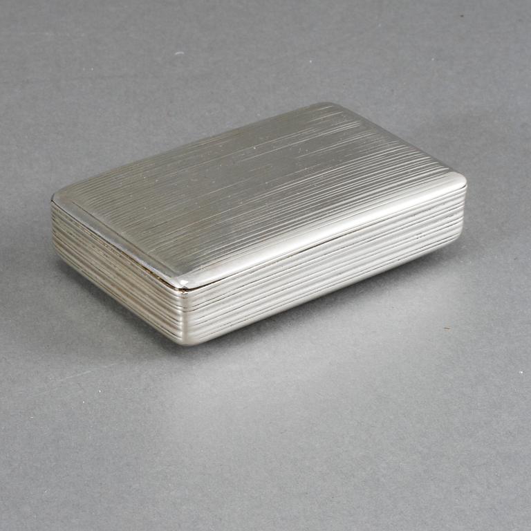 DOSA, silver, Samuel Blomberg, Stockholm, 1809. Totalvikt 117 gram.