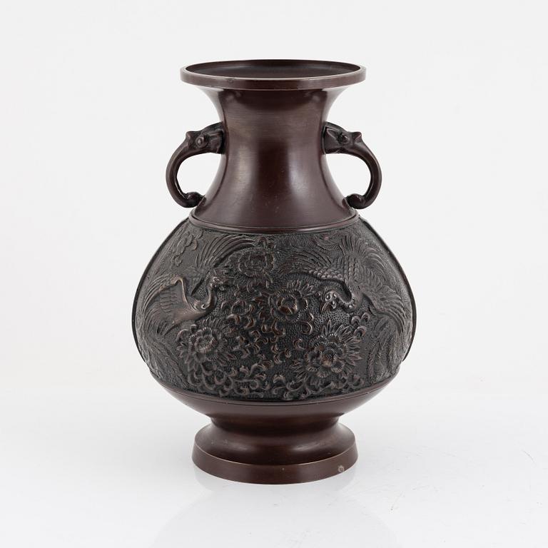 Vas, brons, signerad, Japan, 1900-tal.
