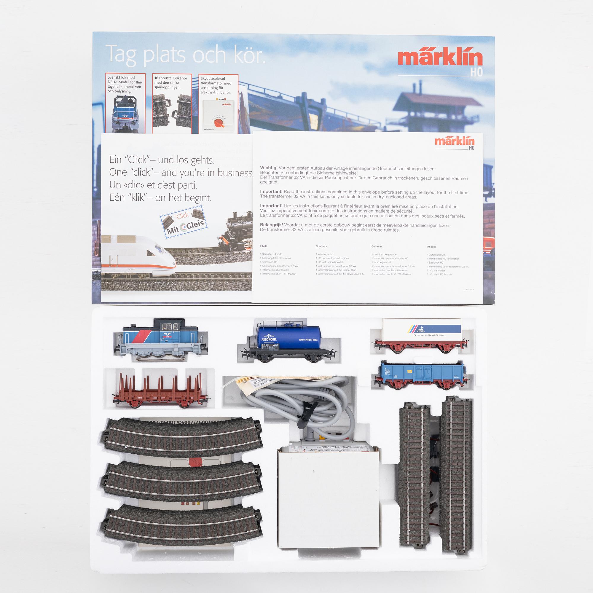 Märklin, gauge H0 set Delta 29226, with an SJ diesel engine an four cars, in box.