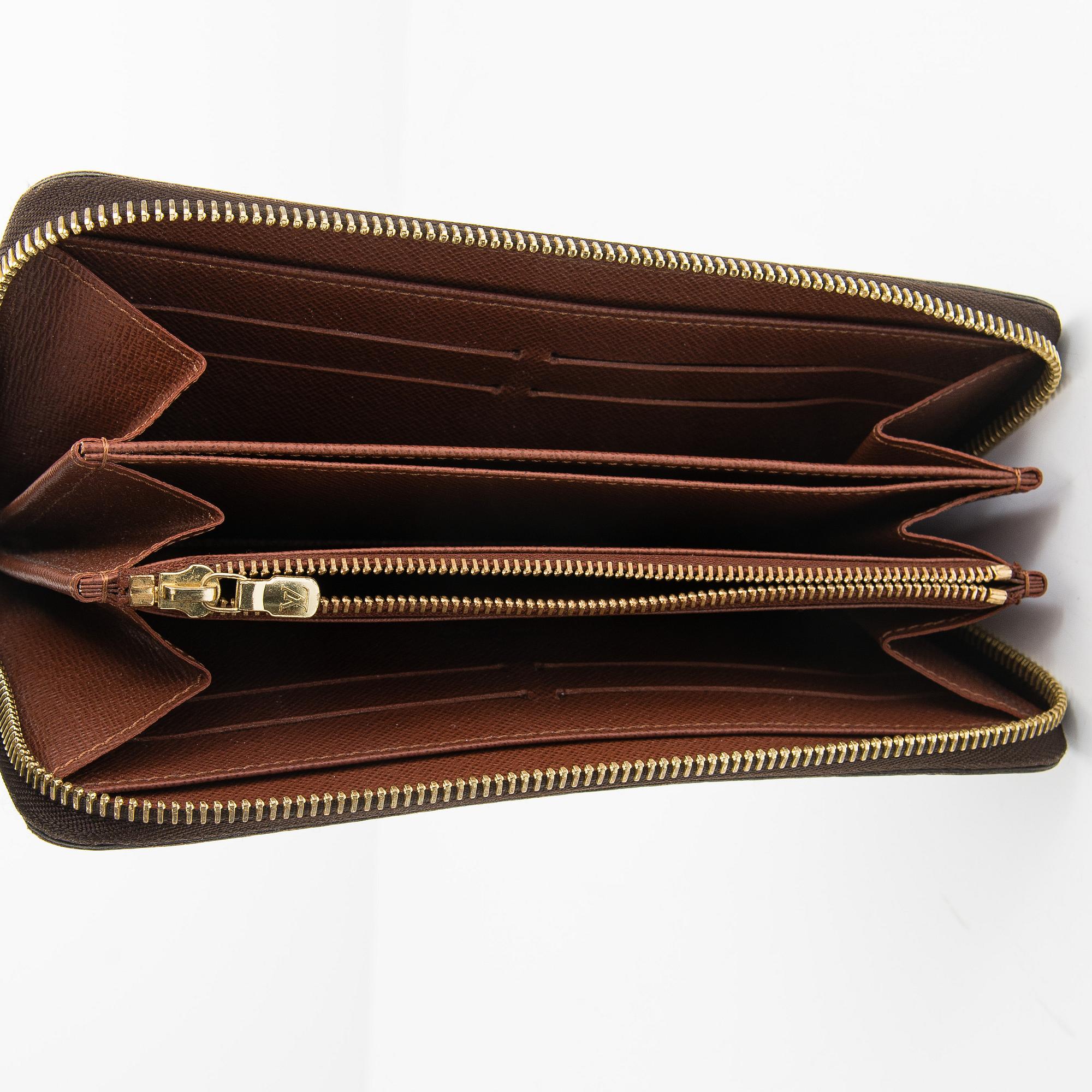 Louis Vuitton, A monogram canvas 'Zippy' wallet.