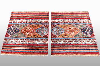 A pair of rugs, Zieglar Khorjin, ca 121 x 86 cm & ca 119 x 87 cm.