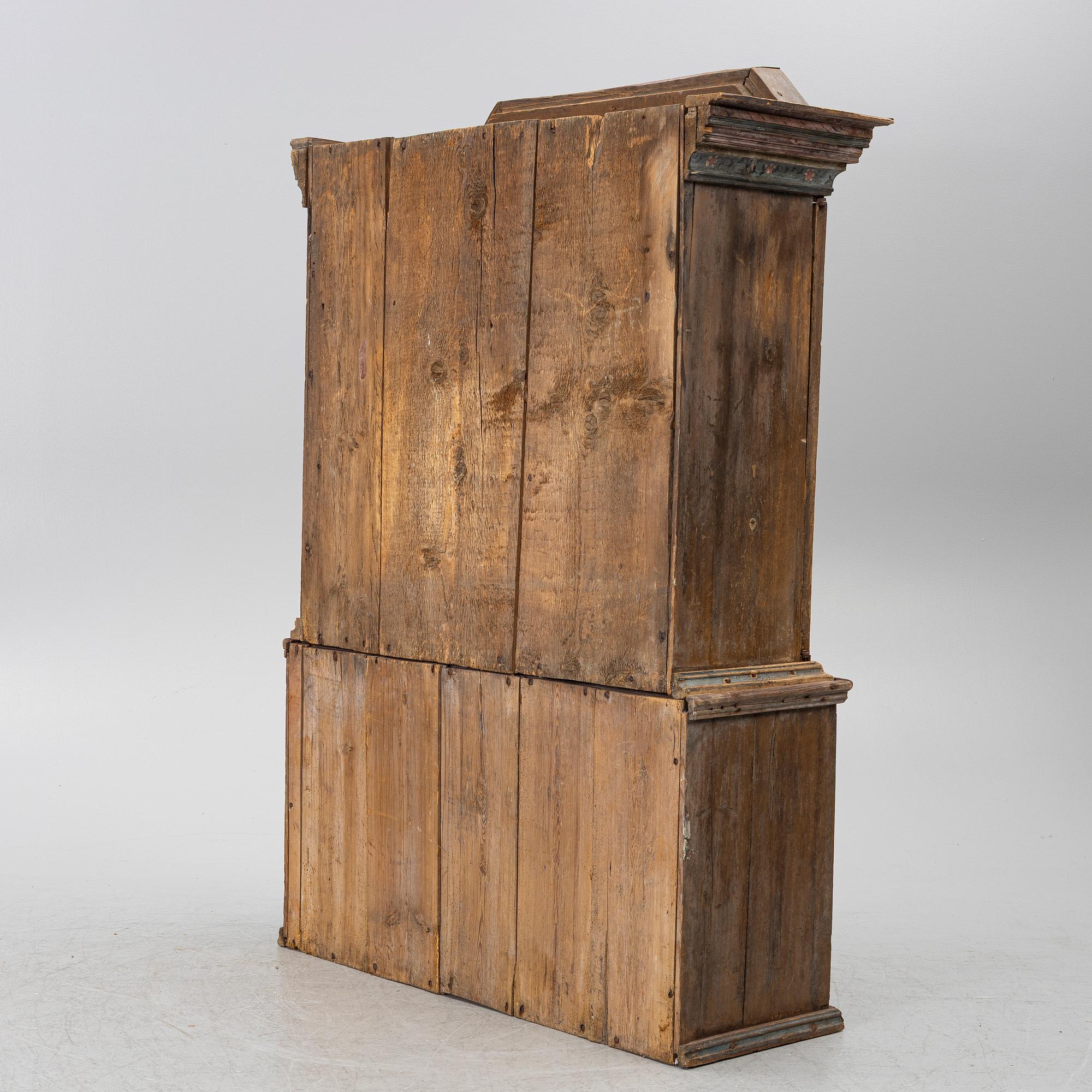 A folk-art cabinet attributed to  "Gammelmålaren" Anders Nilsson (Brunskog, 1807–1889).