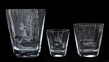 VASER, 3 st, glas. Signerade Tony Racov. 1900-talets andra hälft.