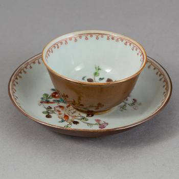 KOPPAR, 3 st olika. Porslin, Kina, 1700-tal.