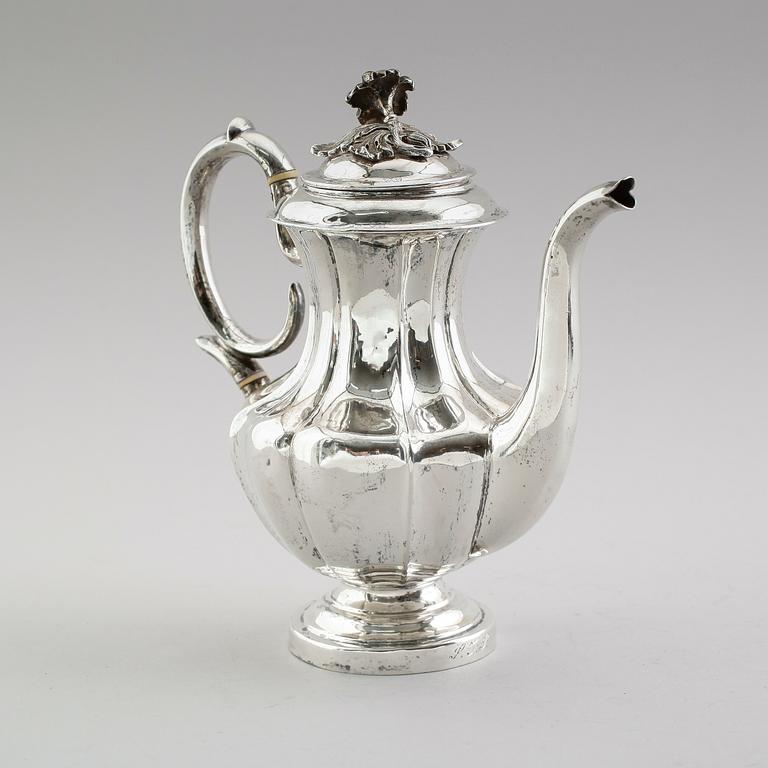 CHOKLADKANNA, silver, Gustaf Möllenborg, Stockholm 1845. Vikt ca 318 gram.