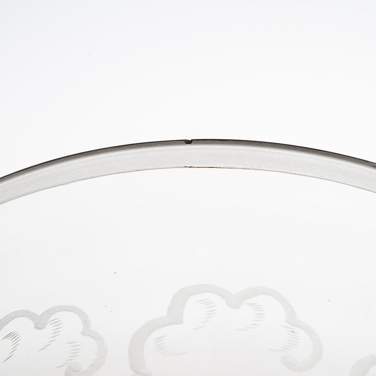 Simon Gate, an engraved glass bowl on a plate, 'Molnet' (The Cloud), signed of.G.100.25.S.