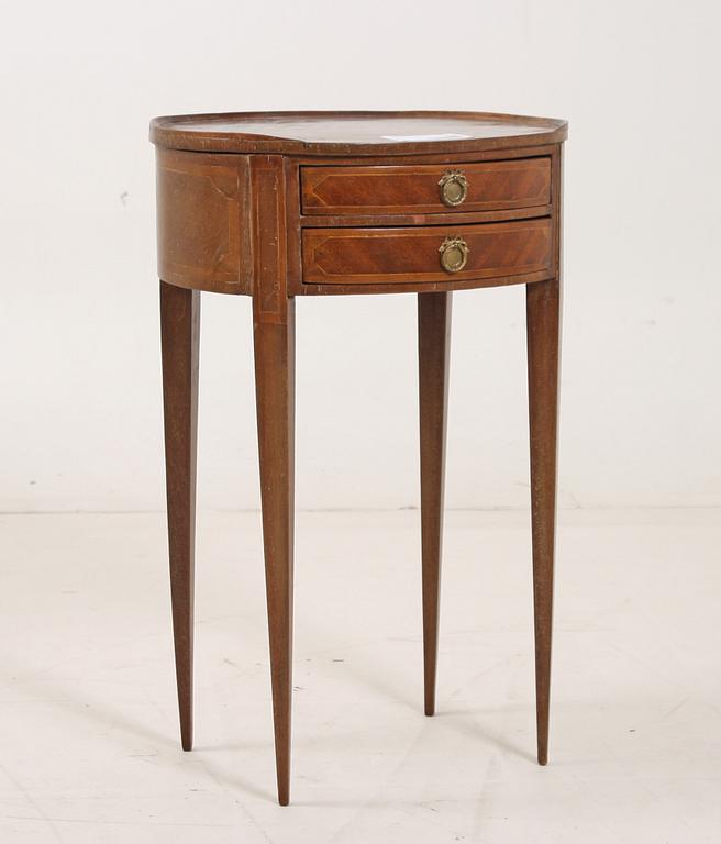 BYRÅ, gustaviansk stil, 18/1900-tal.