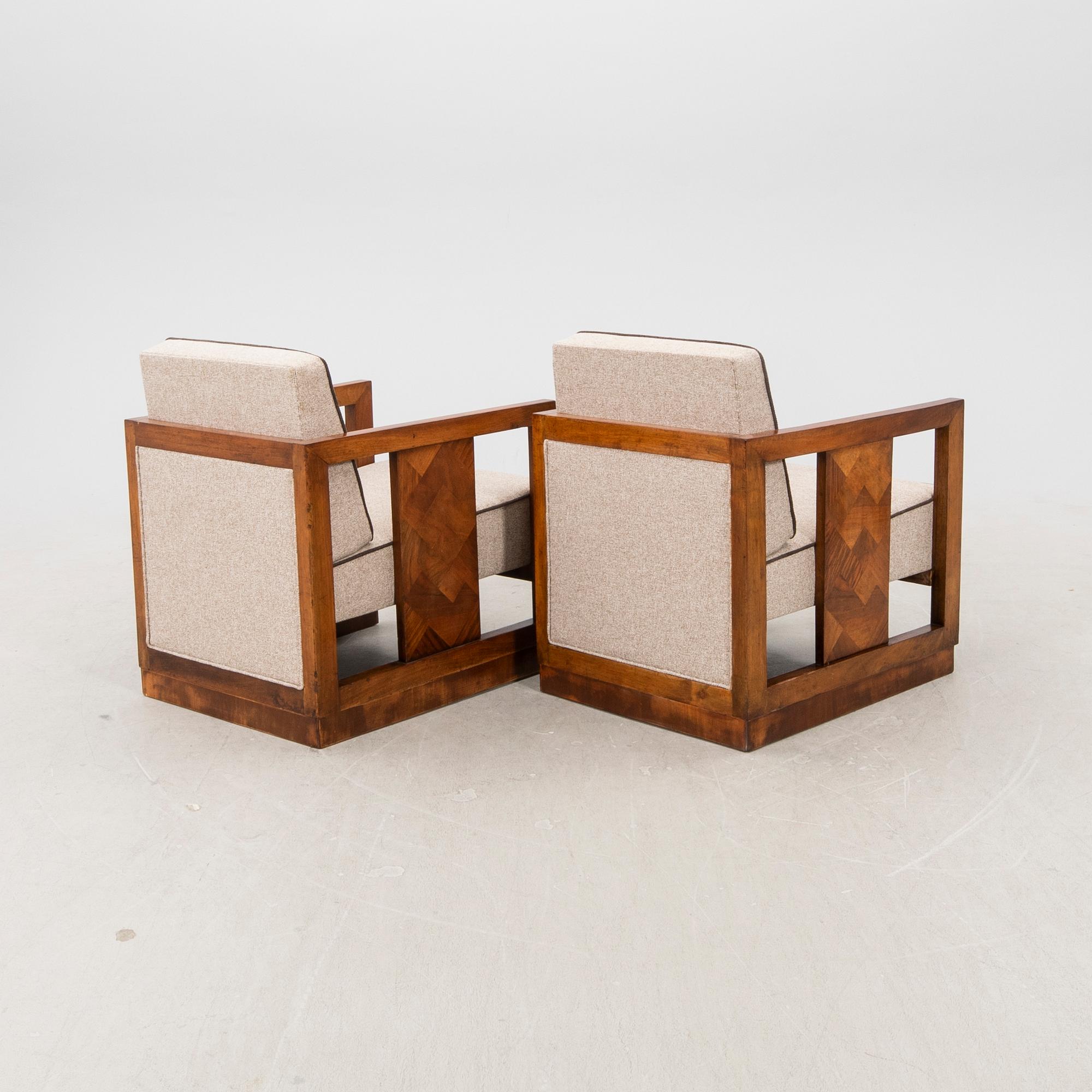A pair of lacquered wood art déco armchairs from the first half of the 20th century.