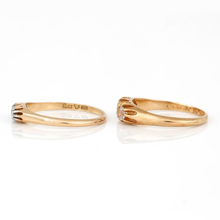 RINGAR, 2 st, med briljantslipade diamanter samt syntetiska vita spineller, G Dahlgren & Co, Malmö, 18K guld.