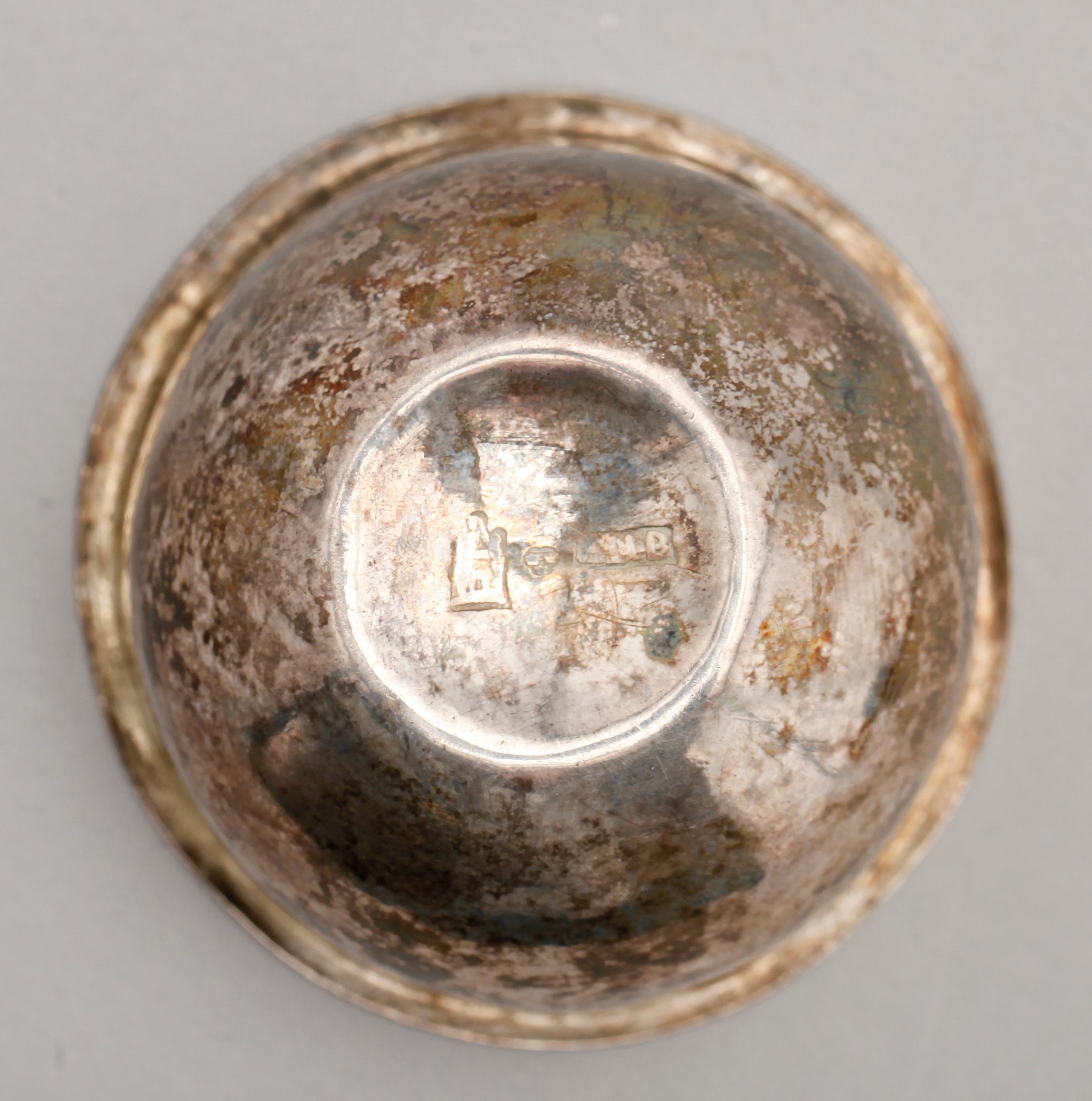 TUMLARE, silver, sannolikt Anders Ulfsberg, Nyköping (verksam 1762-1805). Vikt ca 14 g.