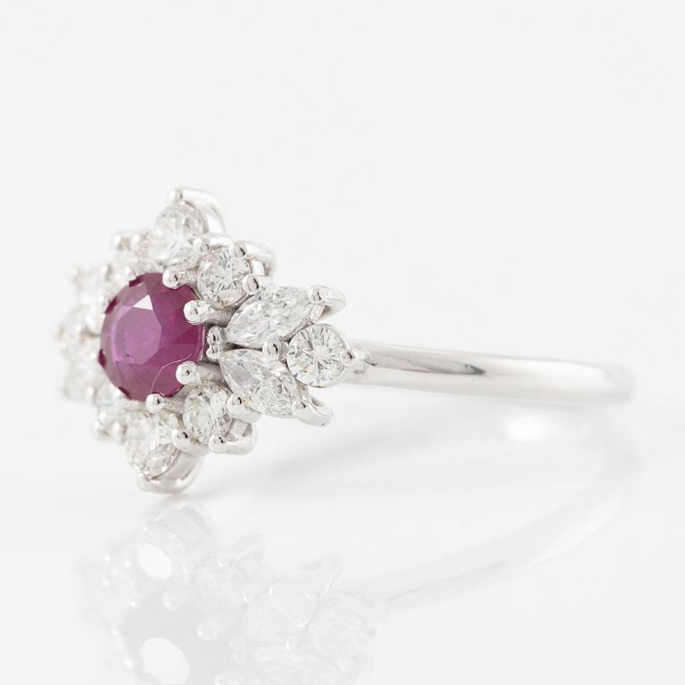 Ring 14K white gold with a ruby and brilliant- and marquise-cut diamonds.