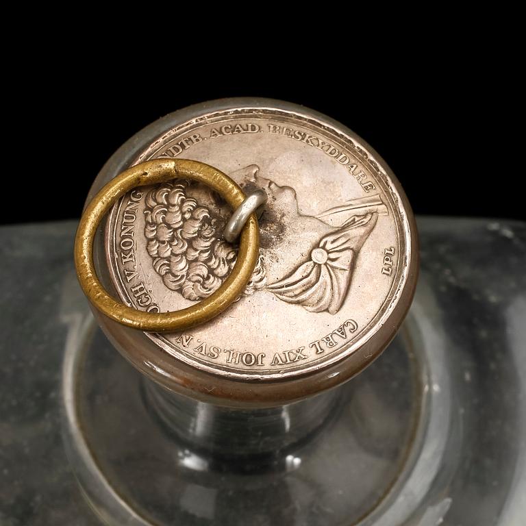 BRÄNNVINSFLASKOR, 2 st, 1800-talets första hälft.