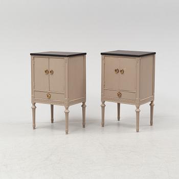 Sängbord, ett par, gustaviansk stil, 1900-talets andra hälft.
