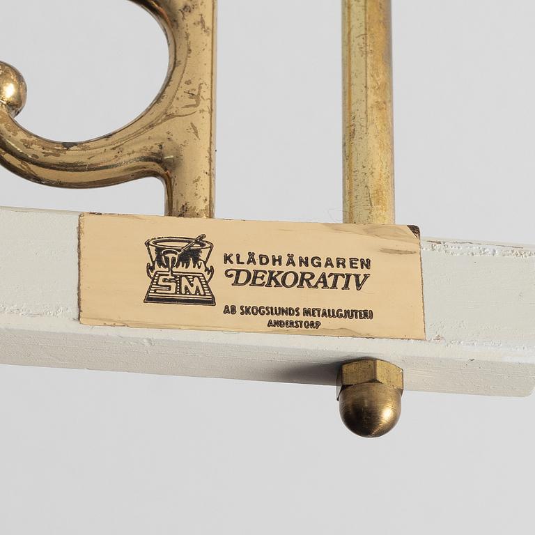 Klädhängare, ett par, "Dekorativ", Skoglunds metallgjuteri, Anderstorp, 1950-/60-tal.
