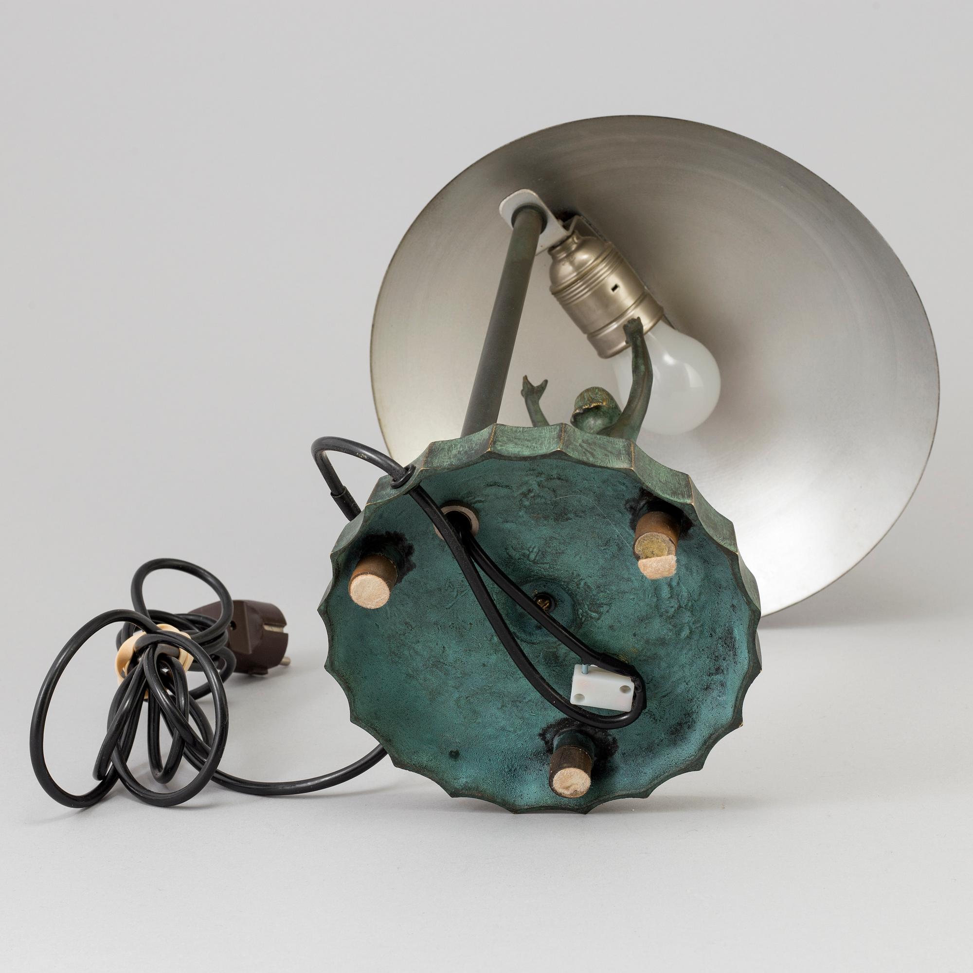 BORDSLAMPA, 1900-talets första hälft.