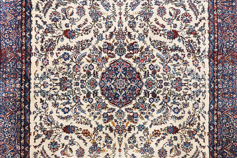 An oriental carpet with a Kerman pattern, c. 308 x 220 cm.