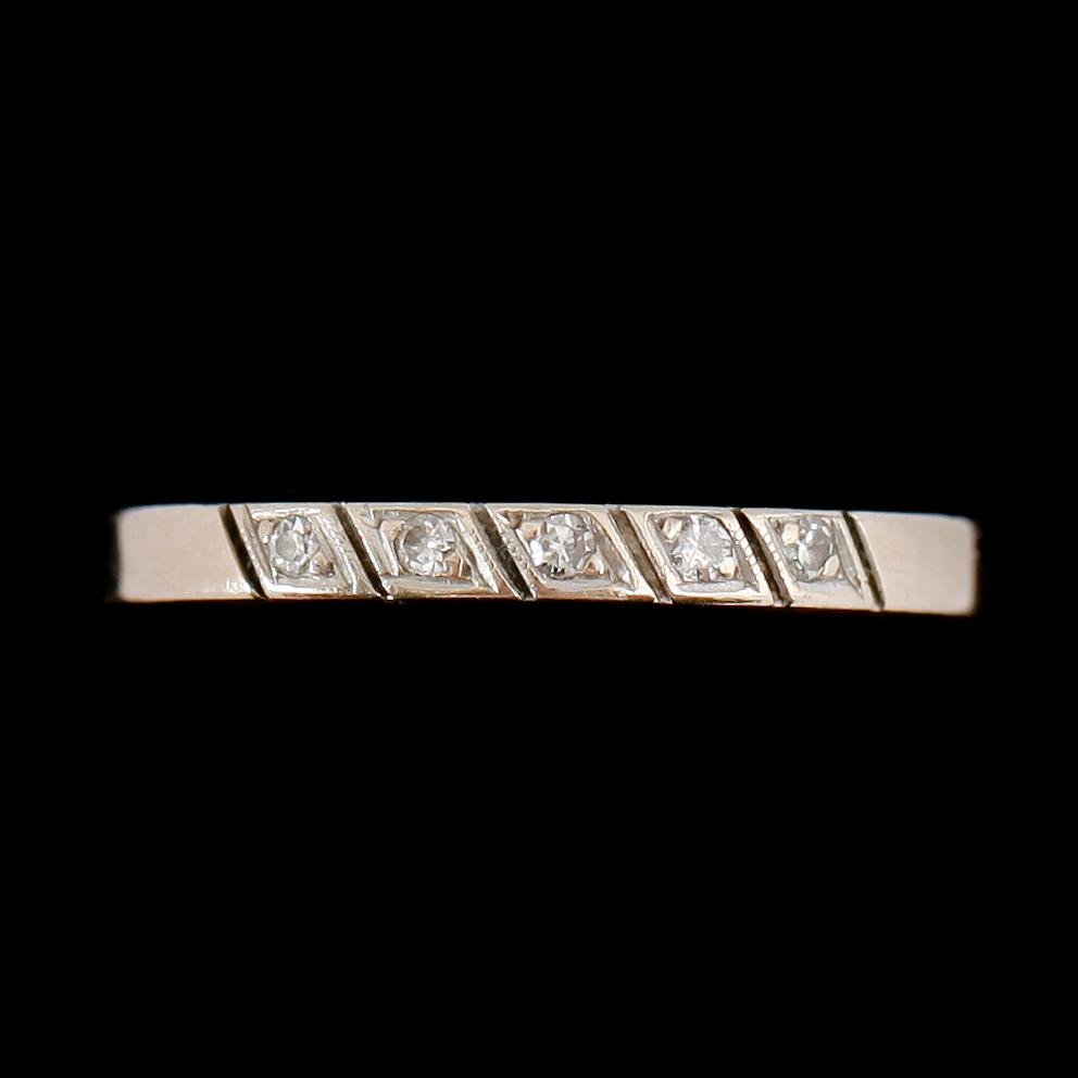 RINGAR, 2 st, 18 k vitguld samt 20 k guld,  med små briljanter. Vikt ca 6 gram.
