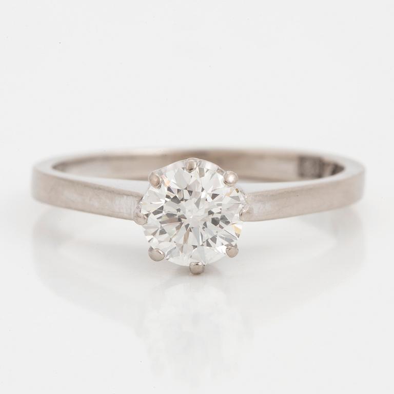 A solitare brilliant-cut diamond ring.