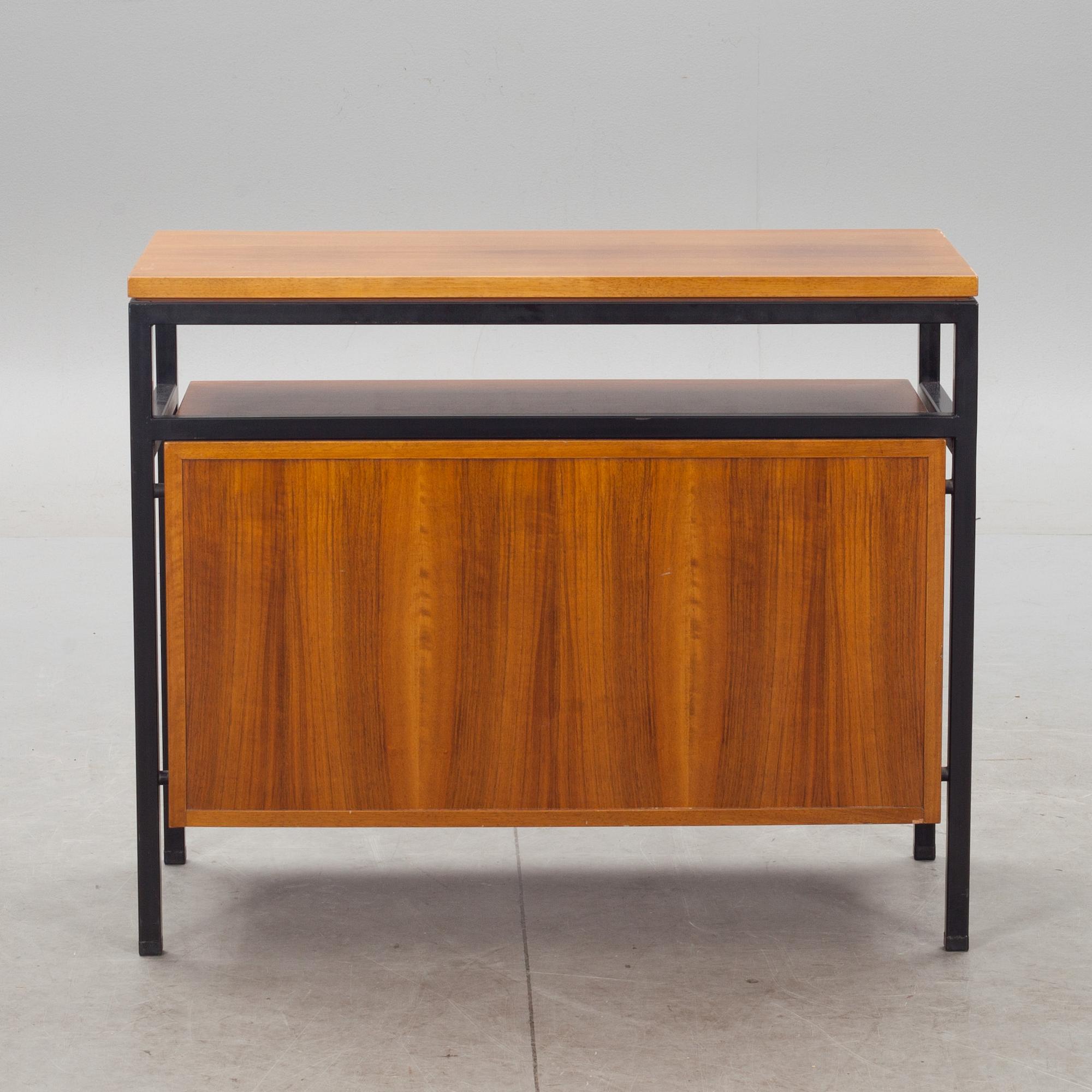 HURTS, Knoll International, licenstillverkat vid NKs verkstäder.