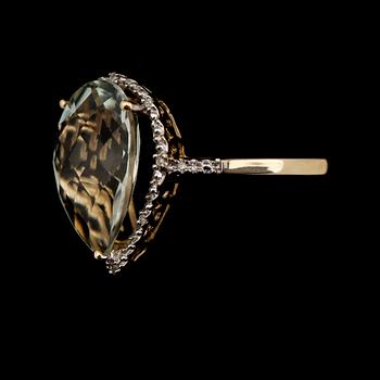 RING, 10K guld, diamanter tot ca 0.03 ct och grön ametist.