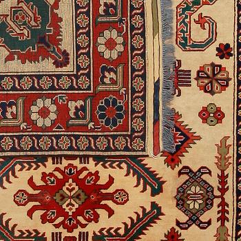 MATTA, orientalisk, ca 252 x 172 cm.