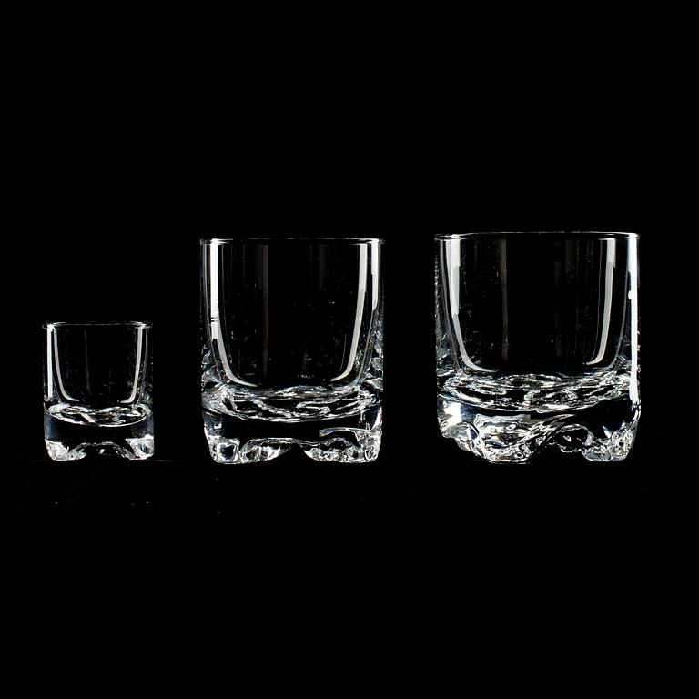 DRICKSGLAS, 18 st, KARAFF och ISHINK, "Gaissa", design Tapio Wirkkala, Iittala, 1900-talets slut.