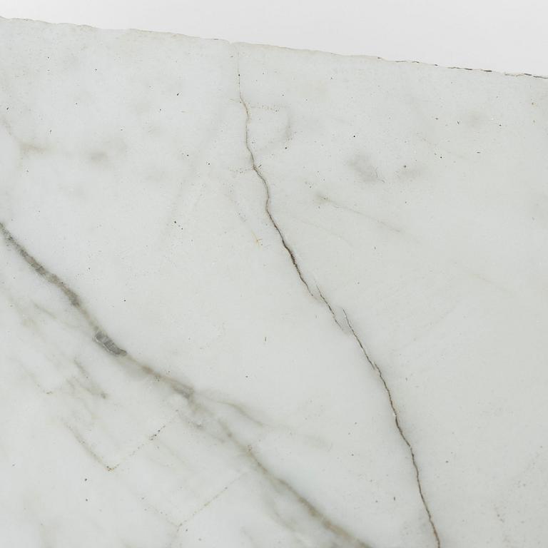 Antique-style bust, Carrara marble, 20th century.