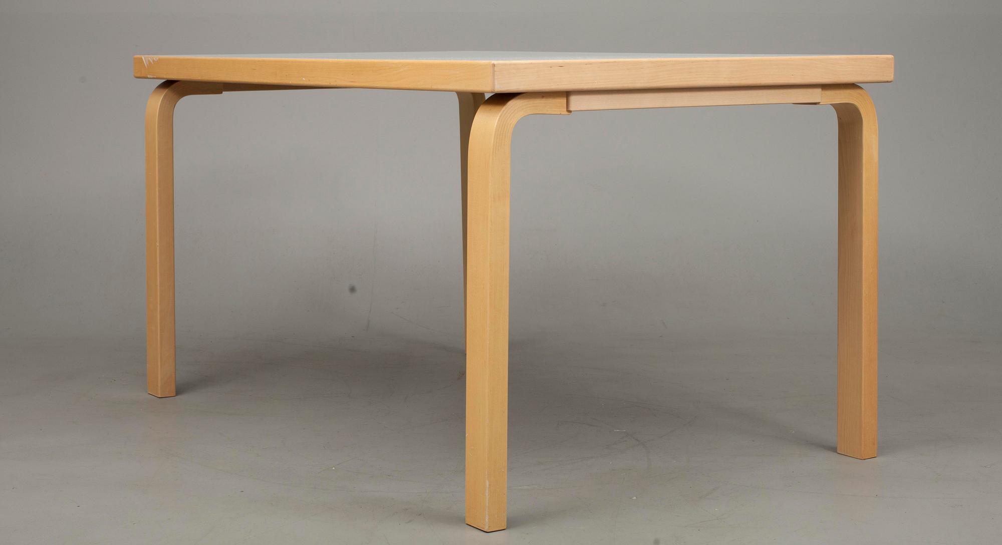 BORD, modell 82B, Alvar Aalto, Artek.