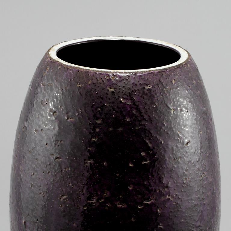 VAS, stengods, Ingrid Atterberg, Upsala Ekeby, 1900-talets tredje kvartal.