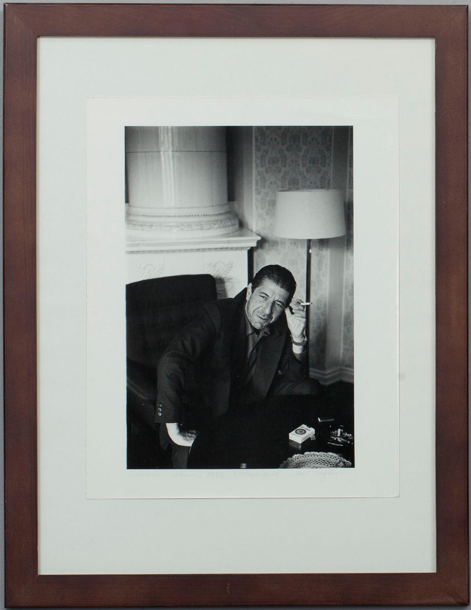SARI POIJÄRVI, fotografi, vintageprint, Leonard Cohen, signerad och daterad 1985.