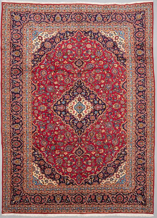 A carpet, Kashan 410 x 296 cm.