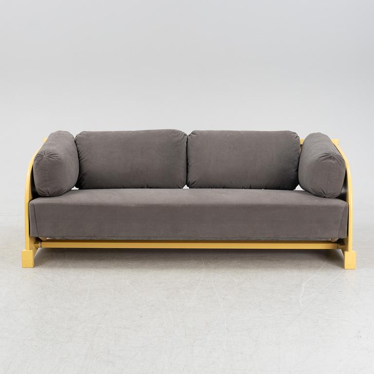 Torbjörn Ahlström, a sofa.