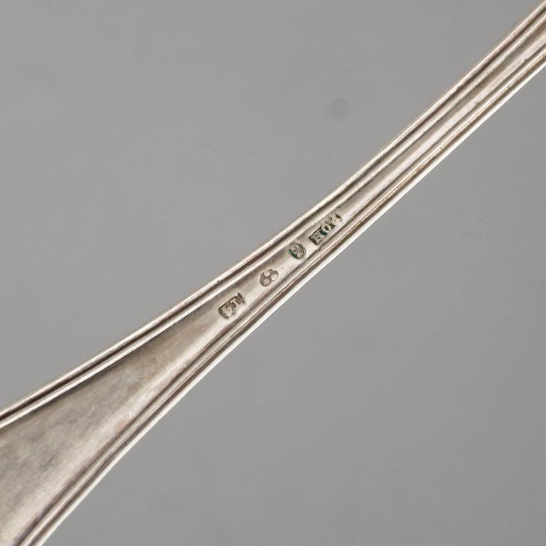 16 similar pieces of silverware, 1826 - 1933. Weight 799 g incl steel blade.