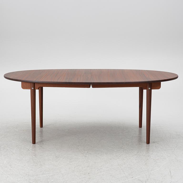 Hans J. Wegner, matbord, modell CH338, Carl Hansen, Danmark, omkring 2020.