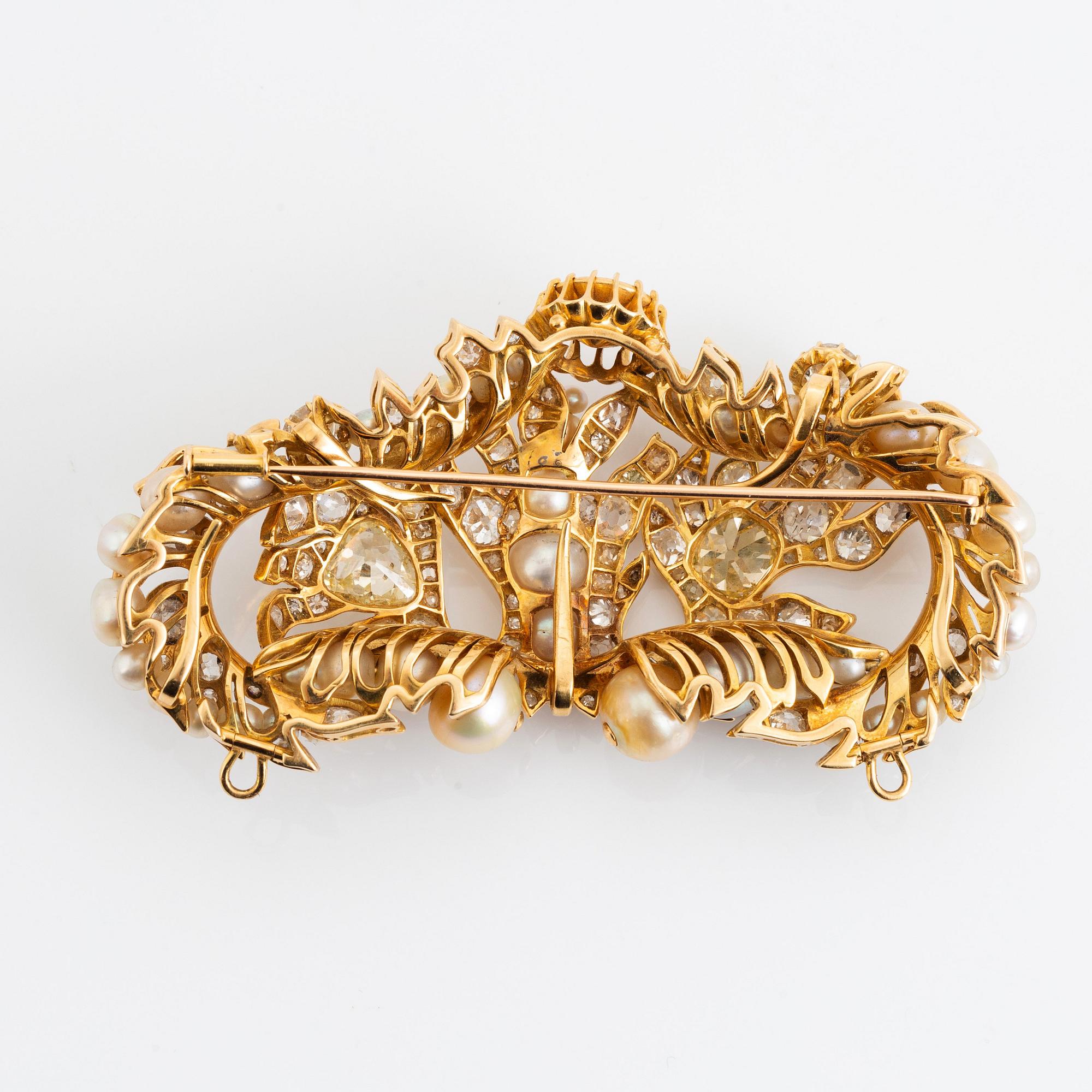 Brosch/hänge 18K guld med gammal- och rosenslipade diamanter samt pärlor.