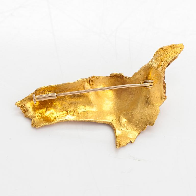 Helky Juvonen, a 14K gold brooch with cultured pearls, Westerback 1972.