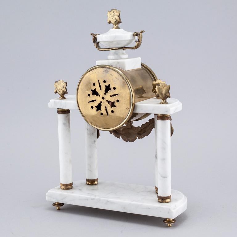 A French mantlepiece clock and a pair of candelabras, first half of the 20th century.