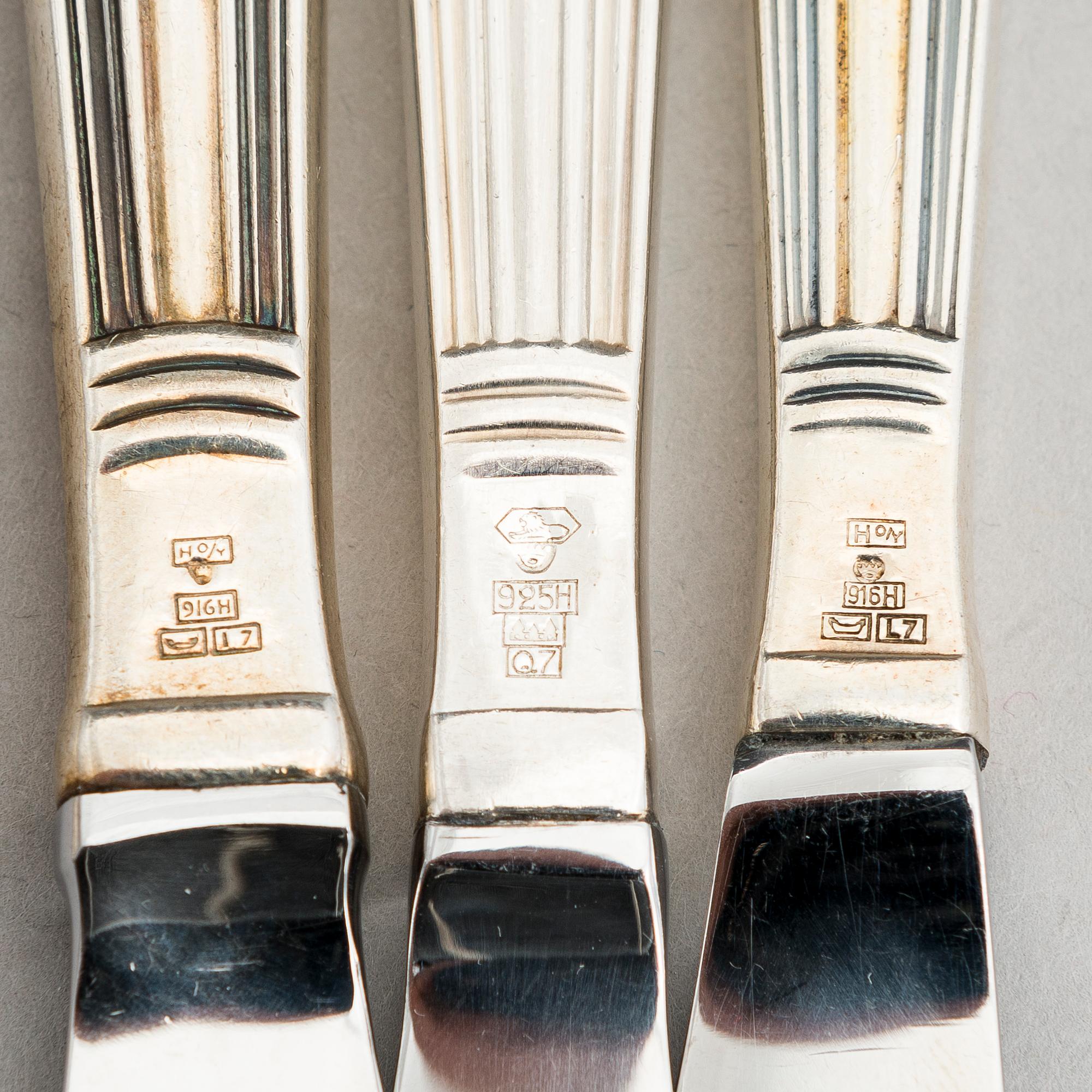 HOLGER RASMUSSEN, ATERIMIA ja LASINALUSIA, 56 osaa, hopeaa 916/925, "Margit", Hopeatehdas oy, Helsinki 1960-luku.