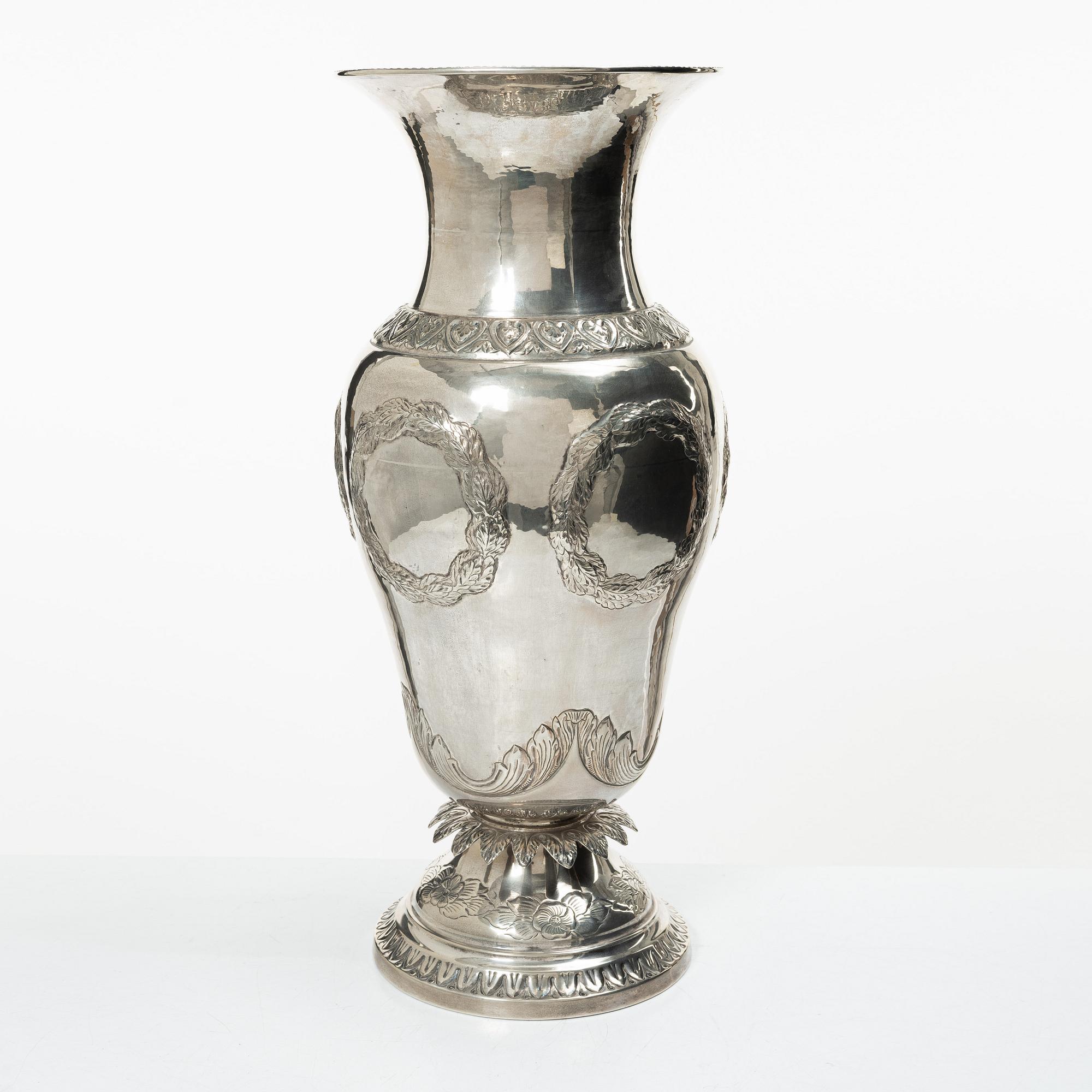 Lale Silverware & Co Ltd, a decorative vase, sterling silver, Istanbul, Turkey 20th century.