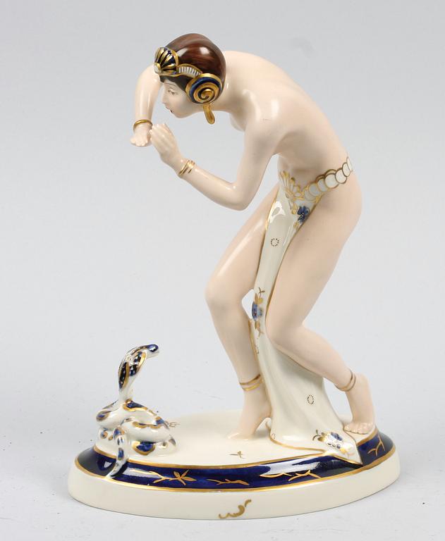 FIGURIN, porslin. Royal Dux. 1930/40-tal.