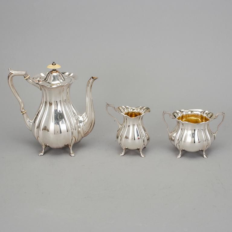KAFFESERVIS, 3 delar. Silver. Guldsmedsaktiebolaget GAB, Stockholm 1925. Total vikt ca 1065 gram.