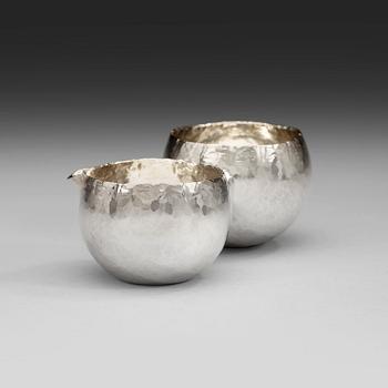 600. A Rey Urban sterling sugar bowl and creamer, Stockholm 1977-78.