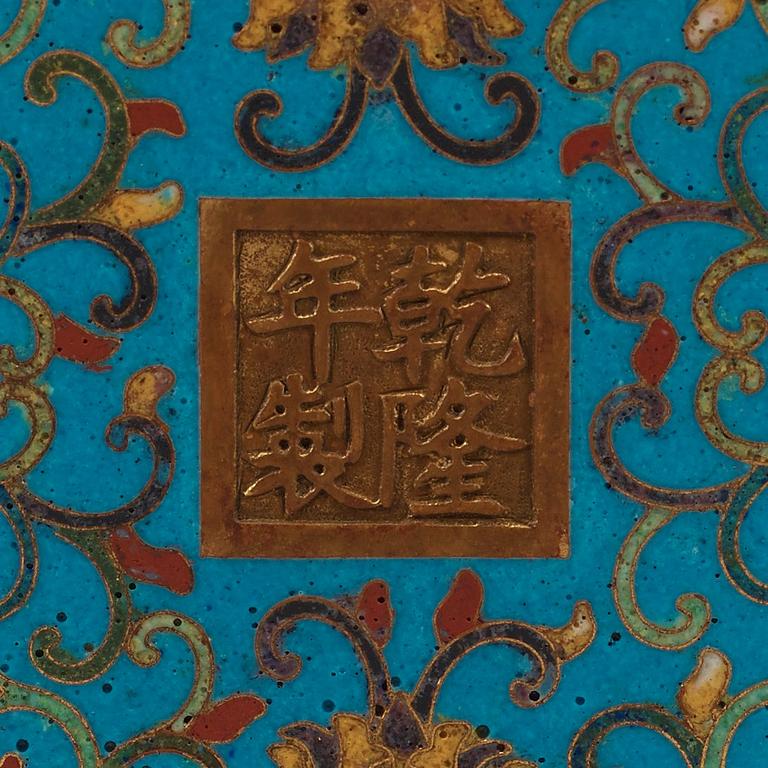 ASK med LOCK, cloisonne, Qingdynastin 1800-tal.