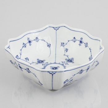 A set of three 'Blue Fluted' porcelain serving bowls and a bowl with cover, Royal Copenhagen, 1893-1900.