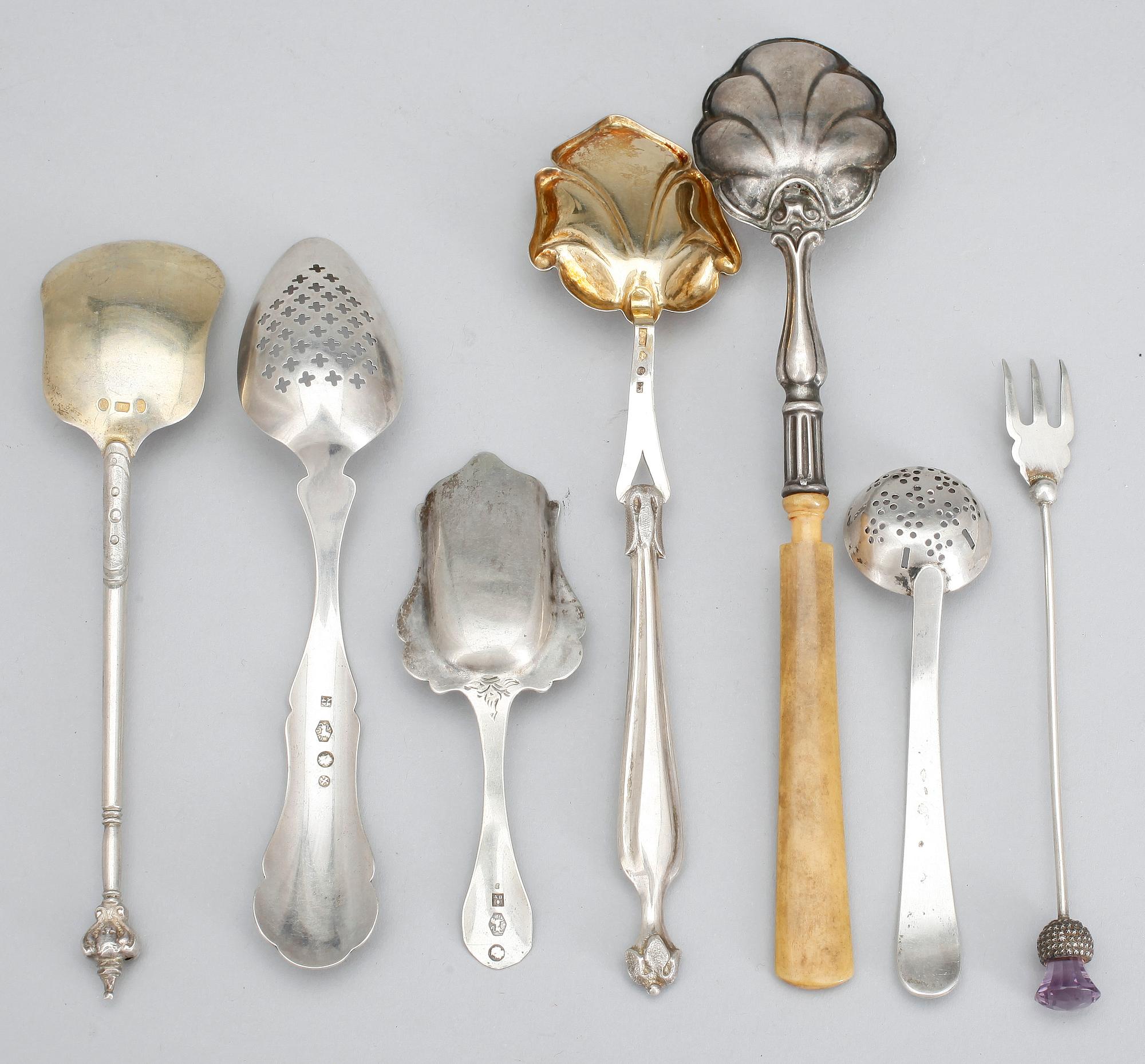 PARTI SERVERINGSBESTICK, silver, 7 st, 1800-tal. Tot vikt 100 gram (inklusive övriga material).