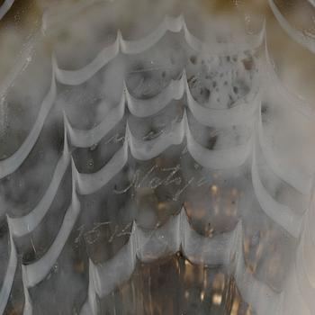 Oiva Toikka, a 'Labbe' glass bird, signed Oiva Toikka Nuutajärvi Notsjö 1514/3000.